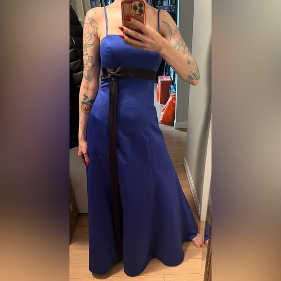 Blue floor length bridesmaid/grad dress with crinolin underneath - Picture 8 of 10